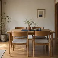 壁付けのダイニング